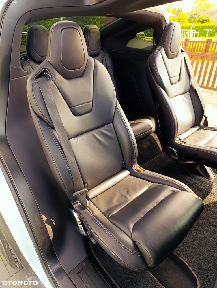 Tesla Model X - 19