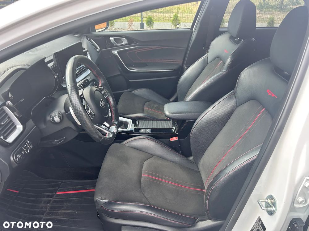Kia ProCeed 1.6 T-GDI GT DCT - 9