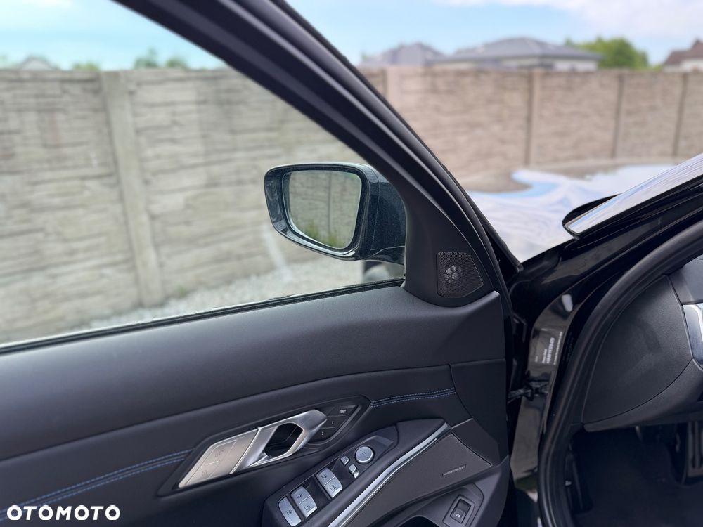 BMW Seria 3 330i xDrive M Sport - 14