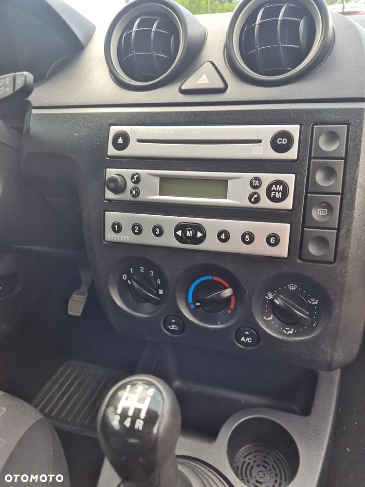 Ford Fiesta 1.3 Futura - 4