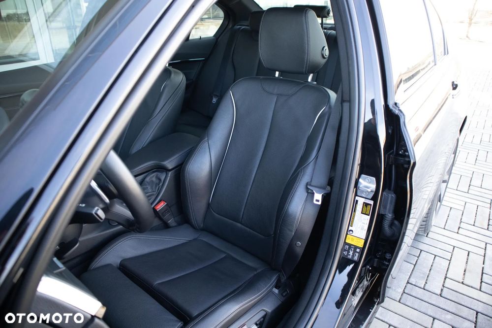 BMW Seria 3 330i xDrive M Sport - 19