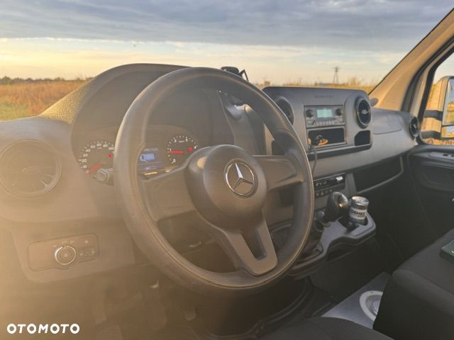 Mercedes-Benz Sprinter - 13