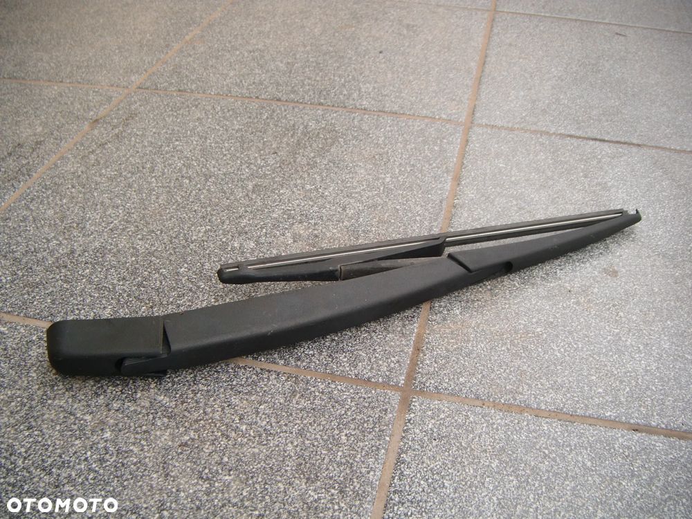 nissan micra k12 05r ramię wycieraczki  tył - 1