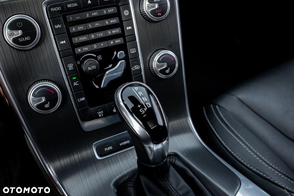 Volvo V60 D6 AWD Plug-in Hybrid Summum - 38