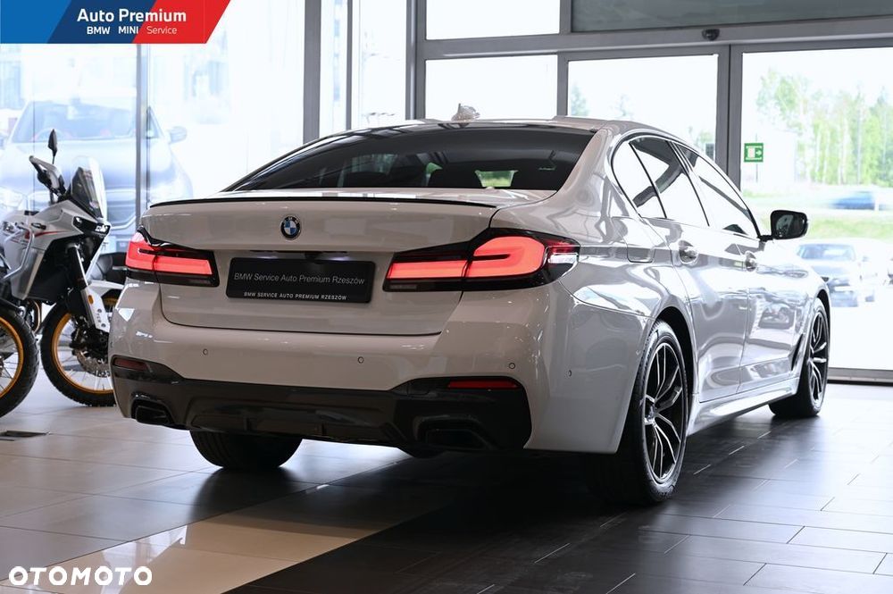 BMW Seria 5 530d xDrive mHEV - 21