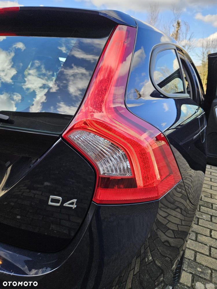 Volvo V60 D4 Momentum - 36