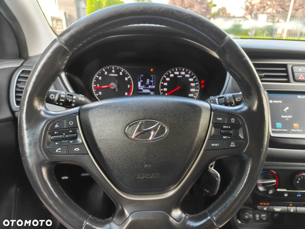 Hyundai i20 blue 1.2 Pure - 26