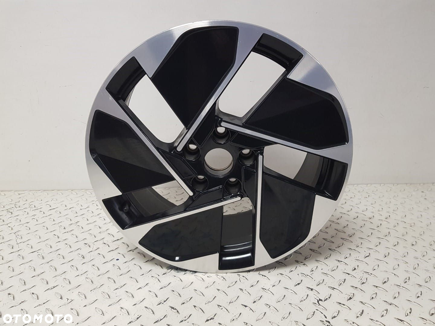 ŁADNA FELGA ALUMINIOWA ALUFELGA VW ID.3 ID3  18 x 7,5j  5x112 ET50 10A 10A602025G - 2