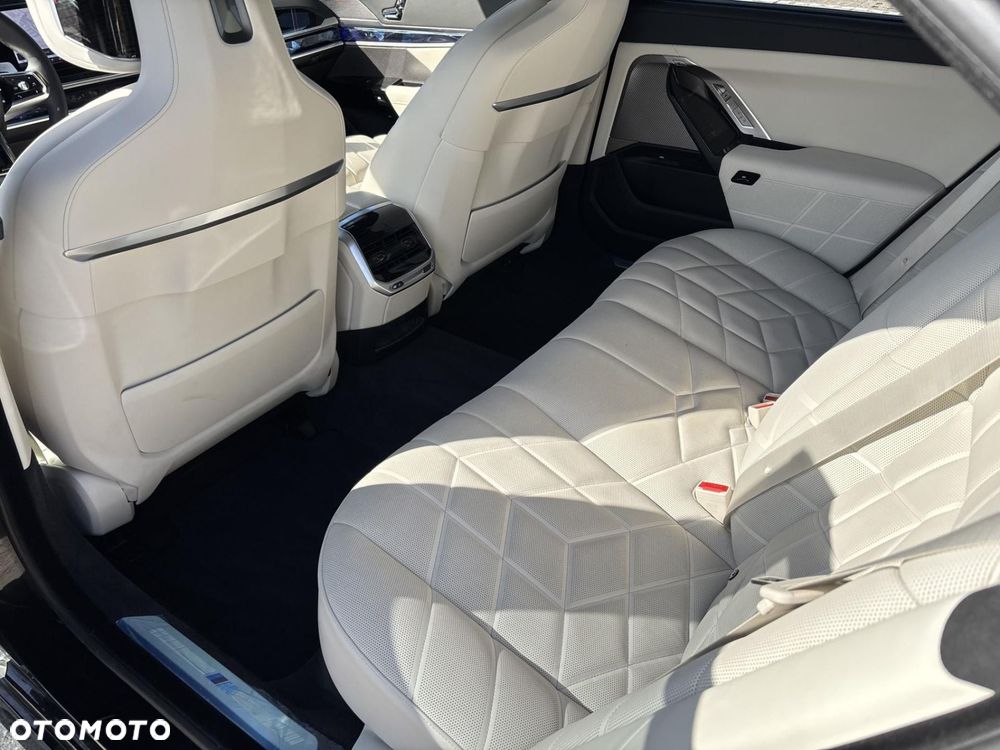 BMW Seria 7 - 16