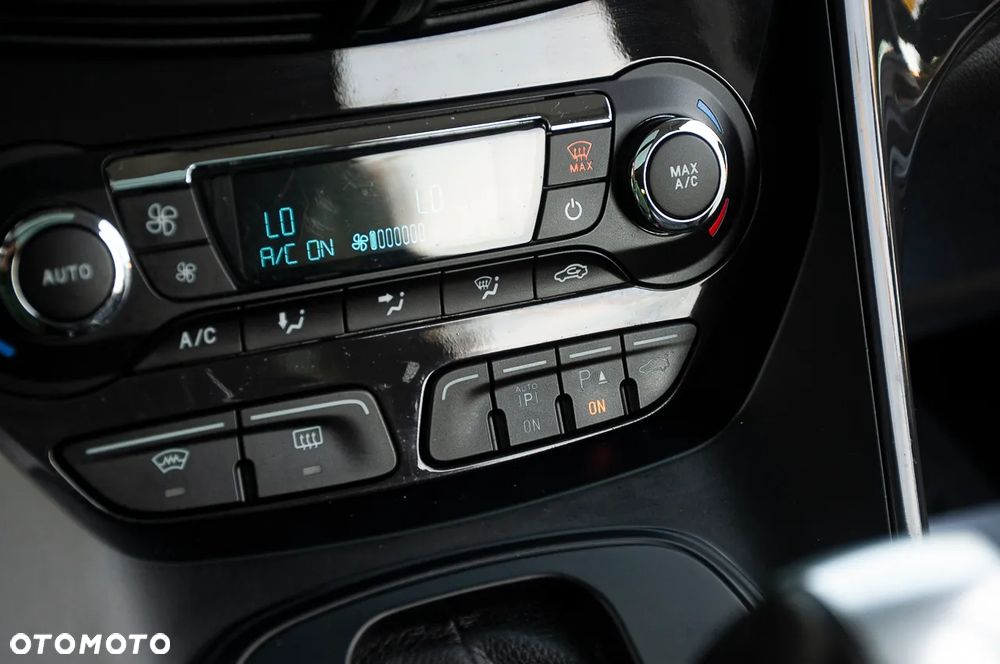 Ford Kuga 2.0 TDCi 4x4 Titanium - 39