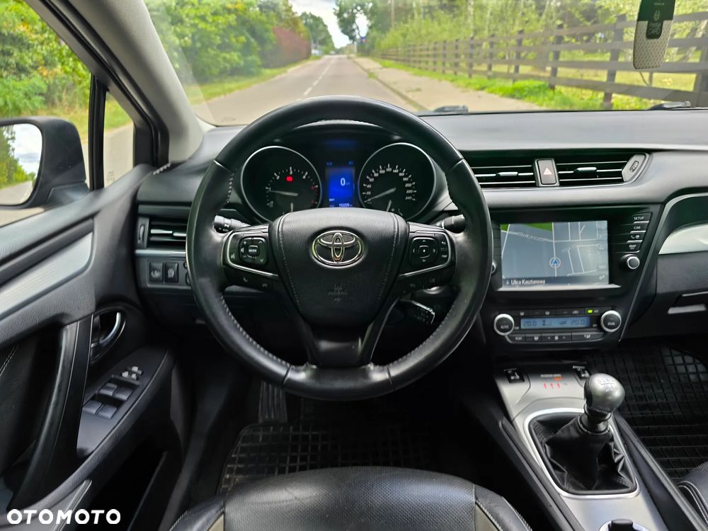 Toyota Avensis 2.0 D-4D Premium - 6