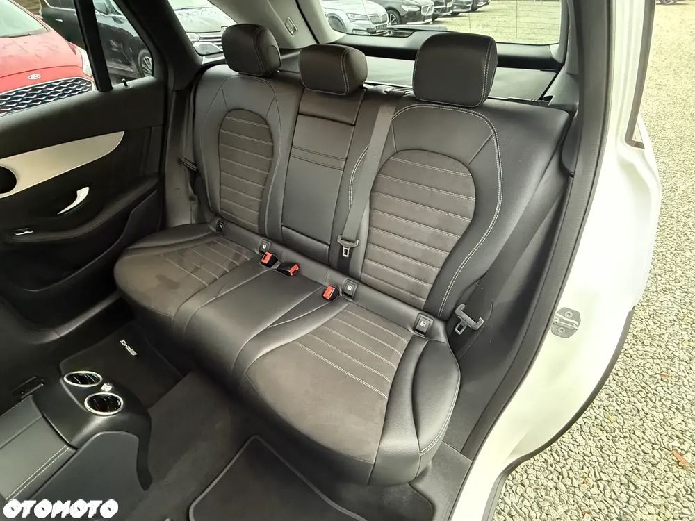 Mercedes-Benz GLC 200 d 4Matic 9G-TRONIC AMG Line - 31