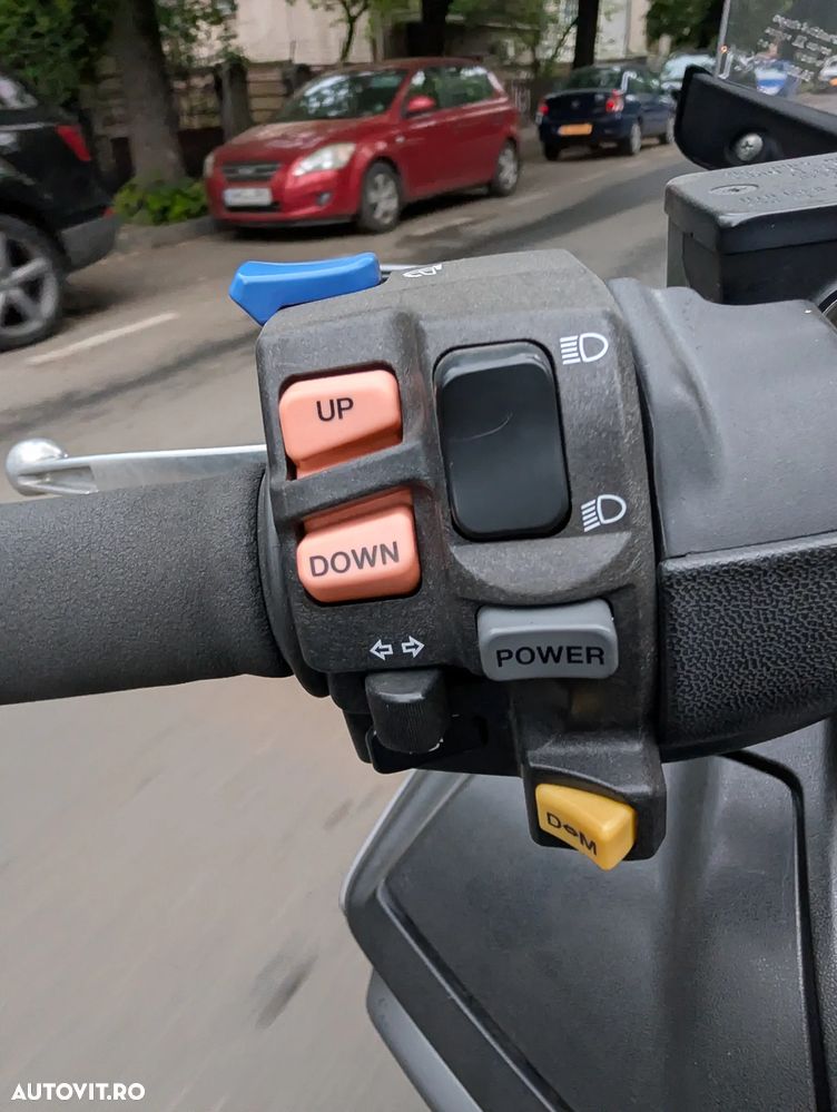 Suzuki AN 650 Burgman - 7
