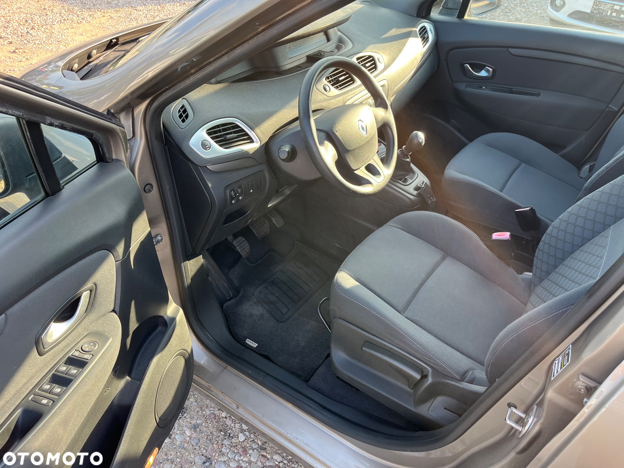 Renault Scenic 1.6 16V 110 Expression - 8