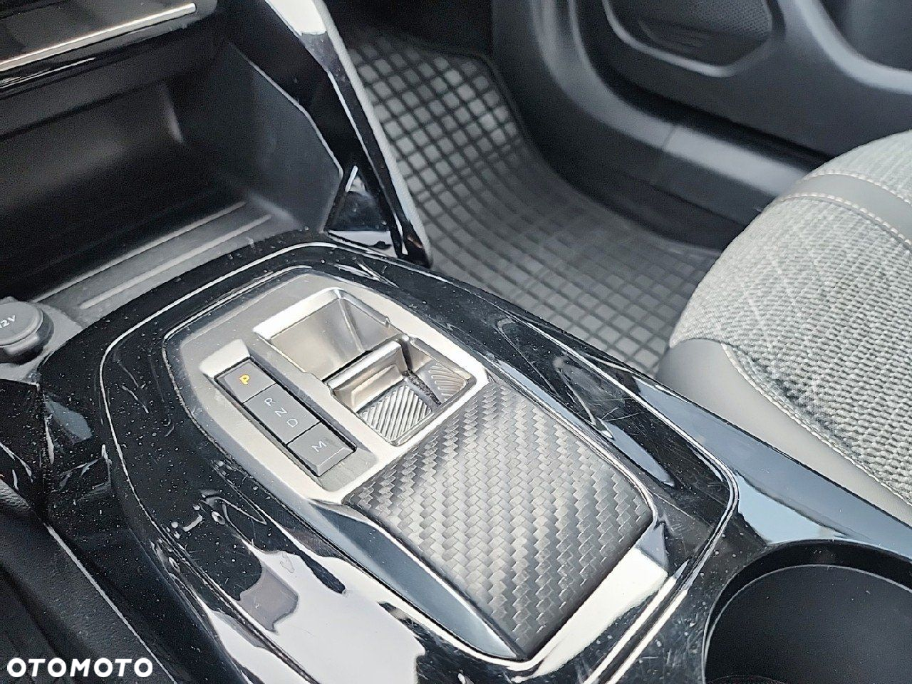 Peugeot 2008 1.2 PureTech Allure S&S EAT8 - 14