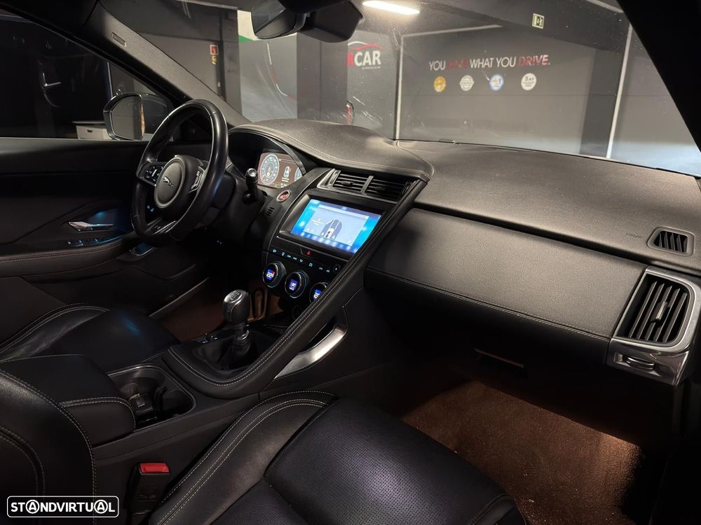 Jaguar E-Pace 2.0 i4D R-Dynamic S - 23