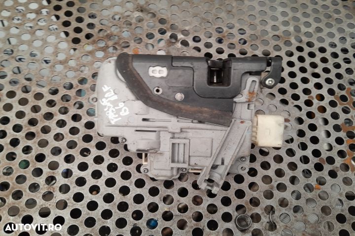 BROASCA USA FATA DREAPTA 3C2837016A MX1253 Volkswagen VW Passat B6 [2 - 2