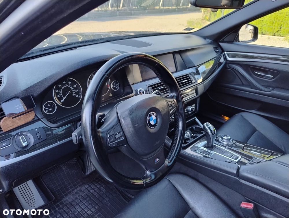 BMW Seria 5 535i Sport-Aut - 33