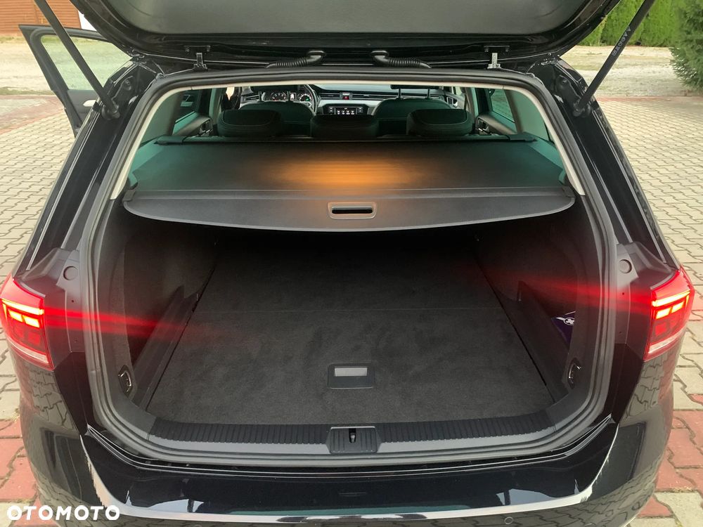 Volkswagen Passat - 25