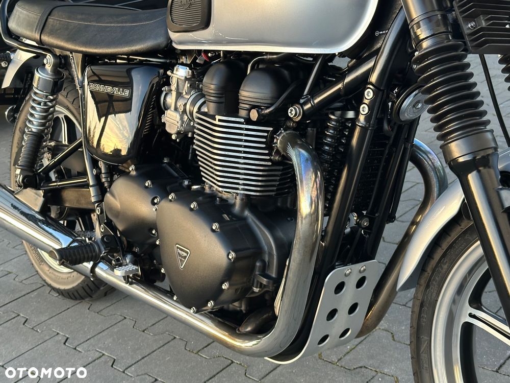 Triumph Bonneville - 18