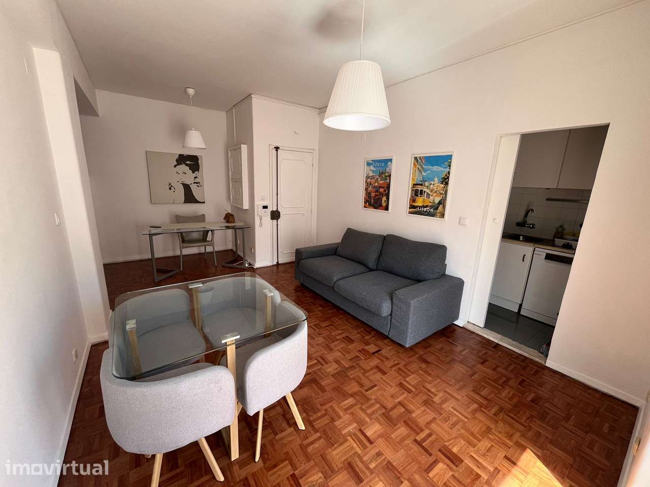 T1 Totalmente Remodelado e Mobilado em Paço de Arcos – Vista Mar - Grande imagem: 2/10