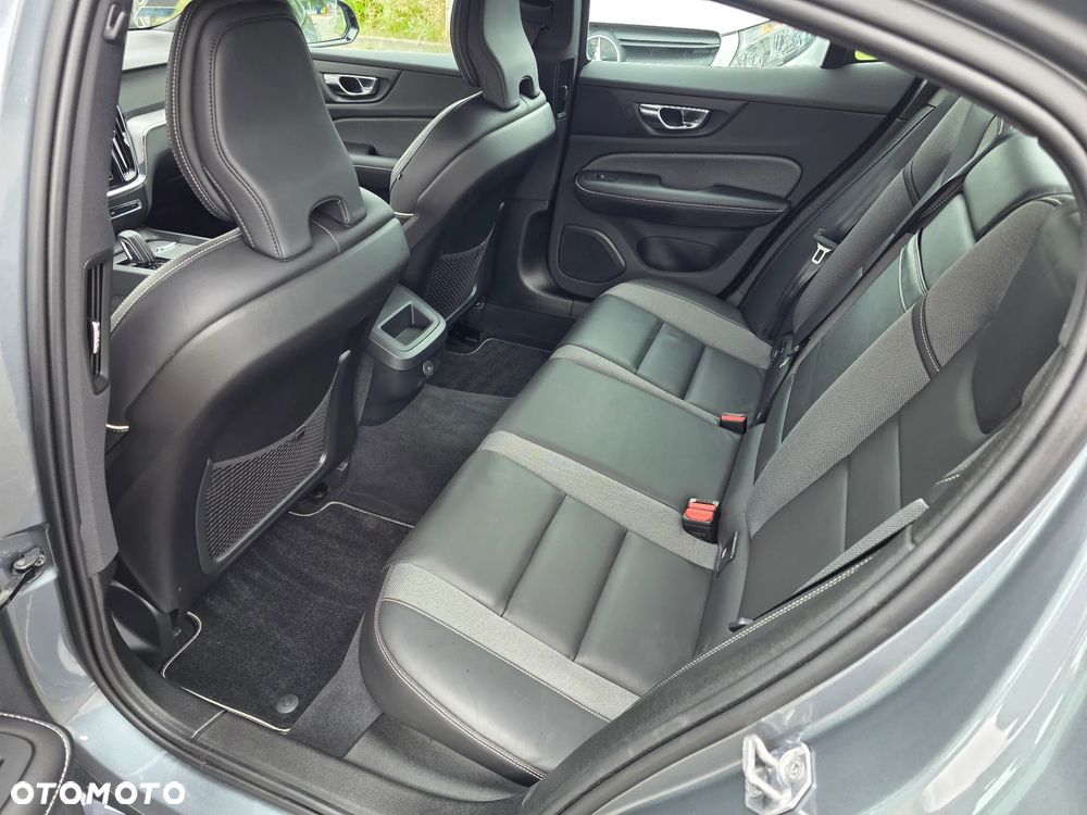 Volvo S60 B4 B R-Design - 29