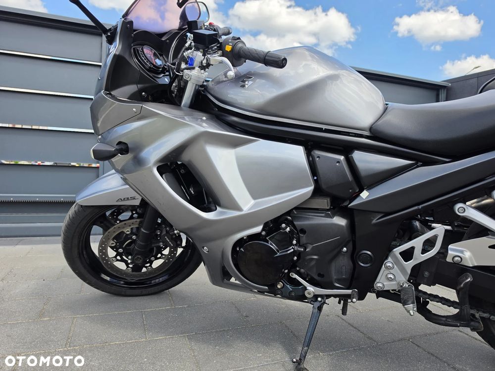 Suzuki GSX - 21