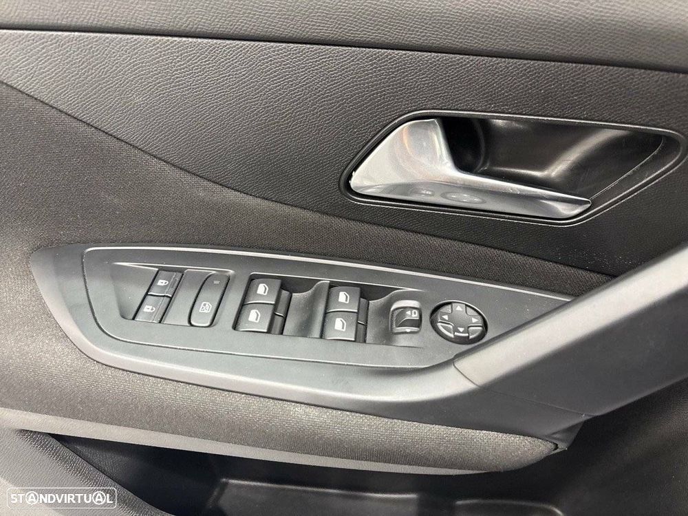 Peugeot 308 1.2 Hybrid Style e-DCS6 - 19