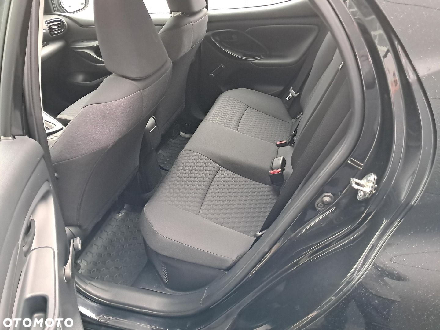 Toyota Yaris - 10