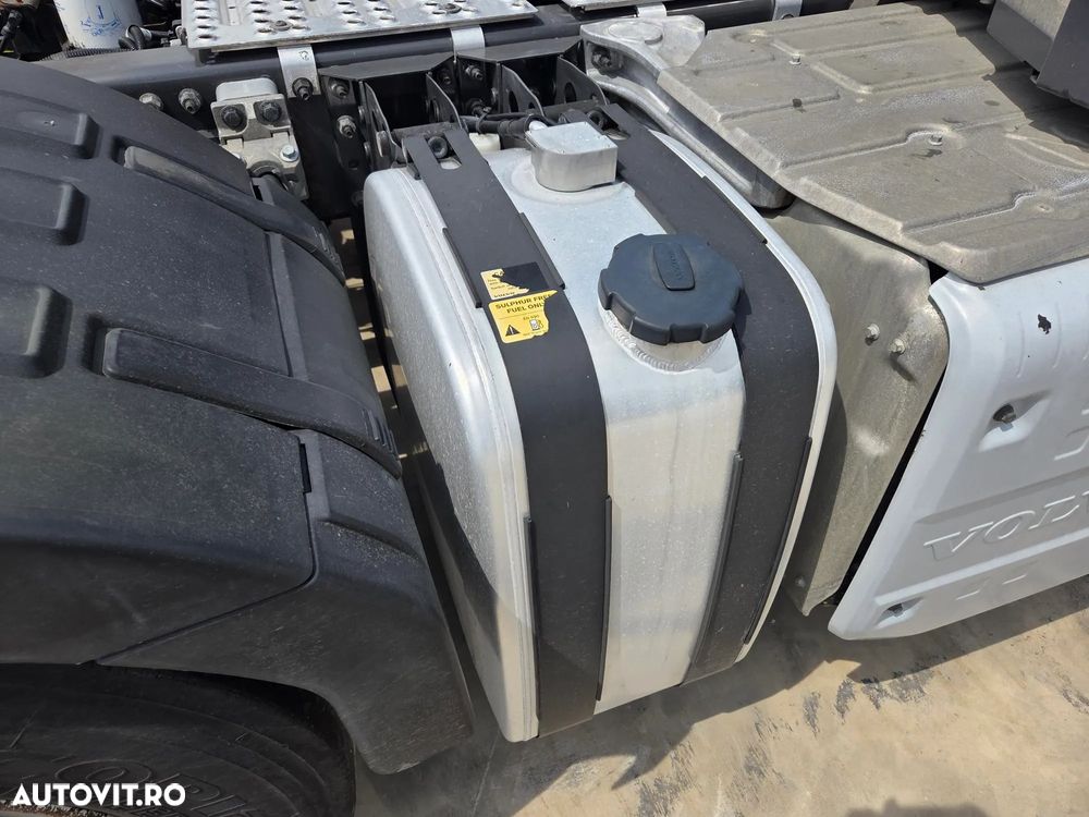 Volvo FH500, 6x2/4-AXA LIFTABILA si VIRATOARE, 500 CP euro 6, 2018, 553.963km, rulat in GERMANIA, Aeropachet, 2 paturi, frigider, 2 girofaruri, 2 rezervoare total 600l, Carte identitate RAR, posibil leasing 2 ani-STARE FOARTE BUNA-PROMOTIE 46.900 EUR+tva - 35