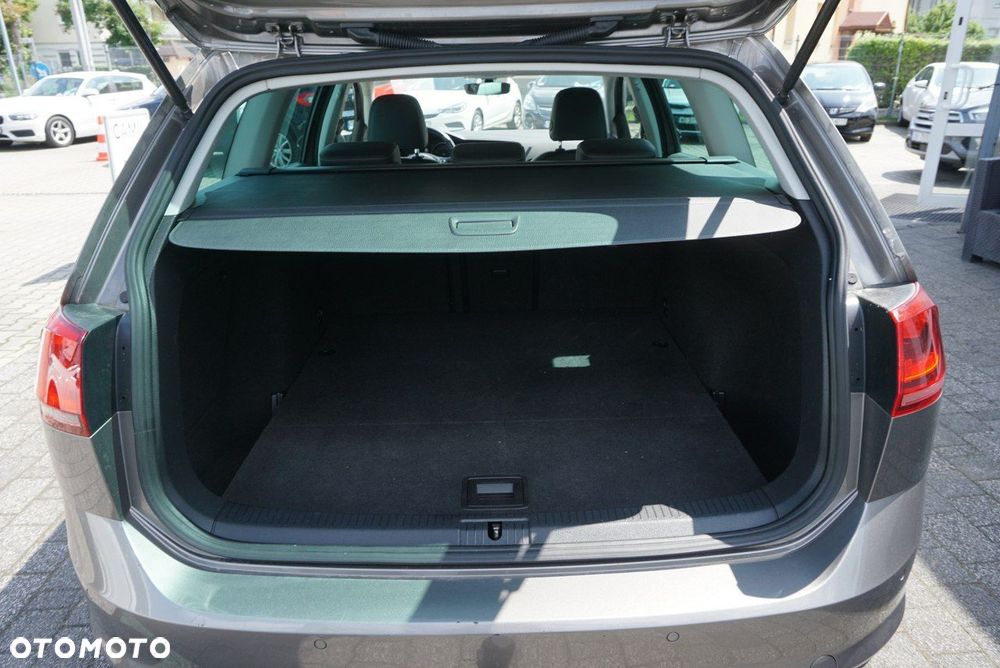 Volkswagen Golf - 22