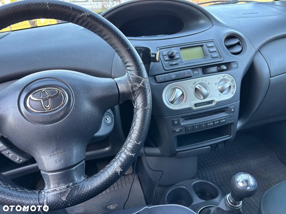 Toyota Yaris 1.4 D-4D Base - 10