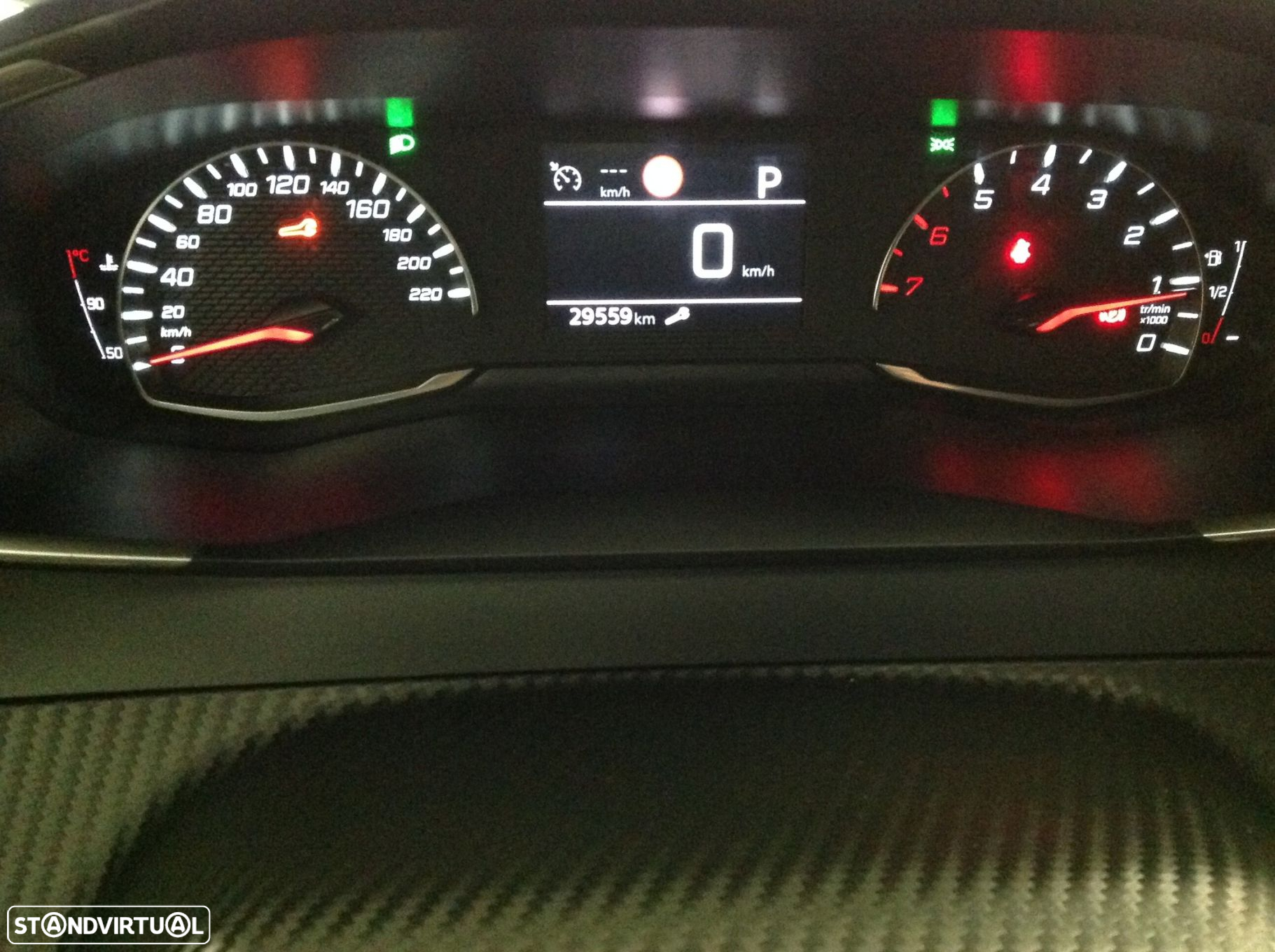 Peugeot 2008 1.2 PureTech Allure EAT8 - 14