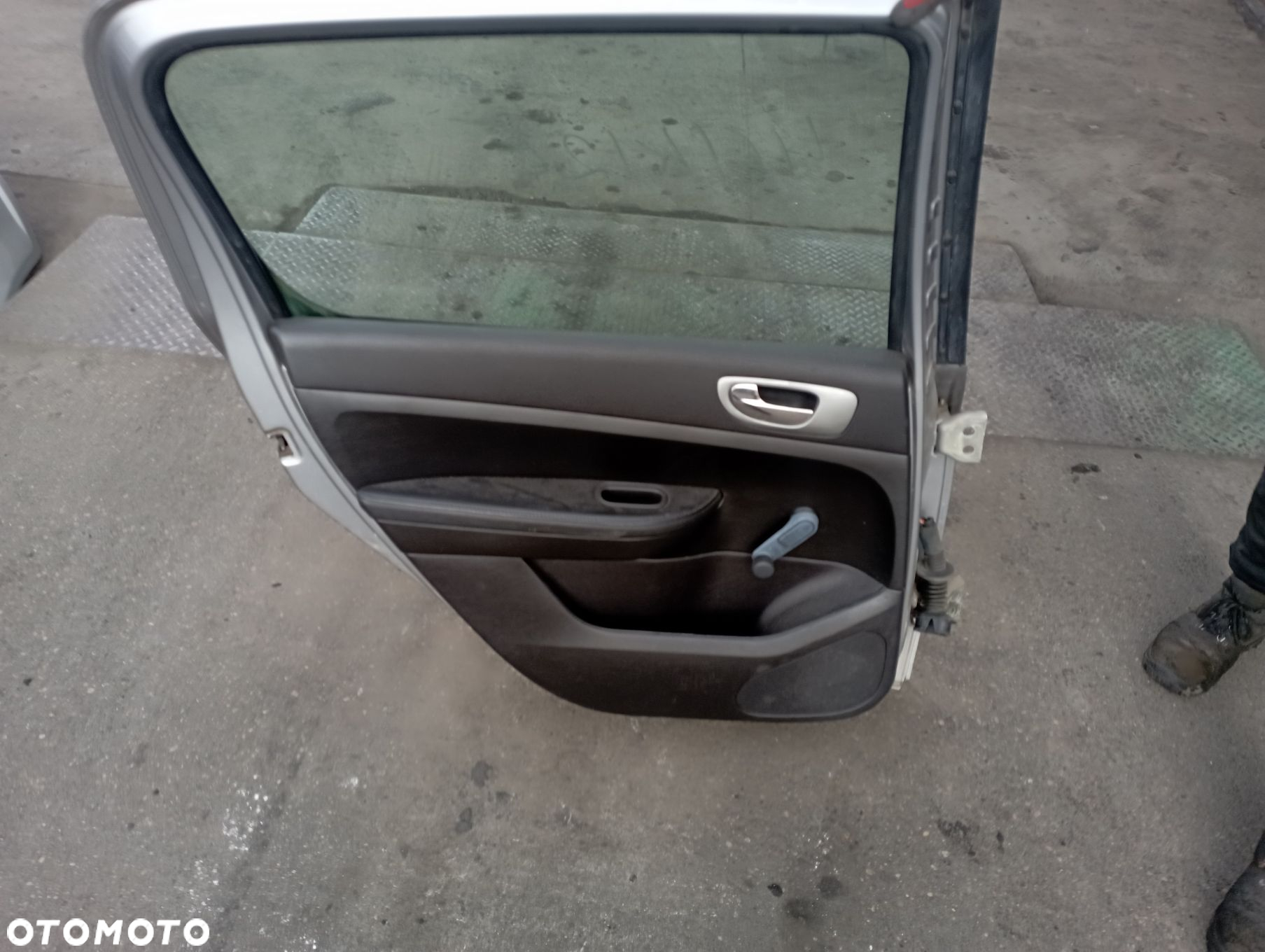 DRZWI LEWY TYŁ HB

 PEUGEOT
 307 EZA - 6