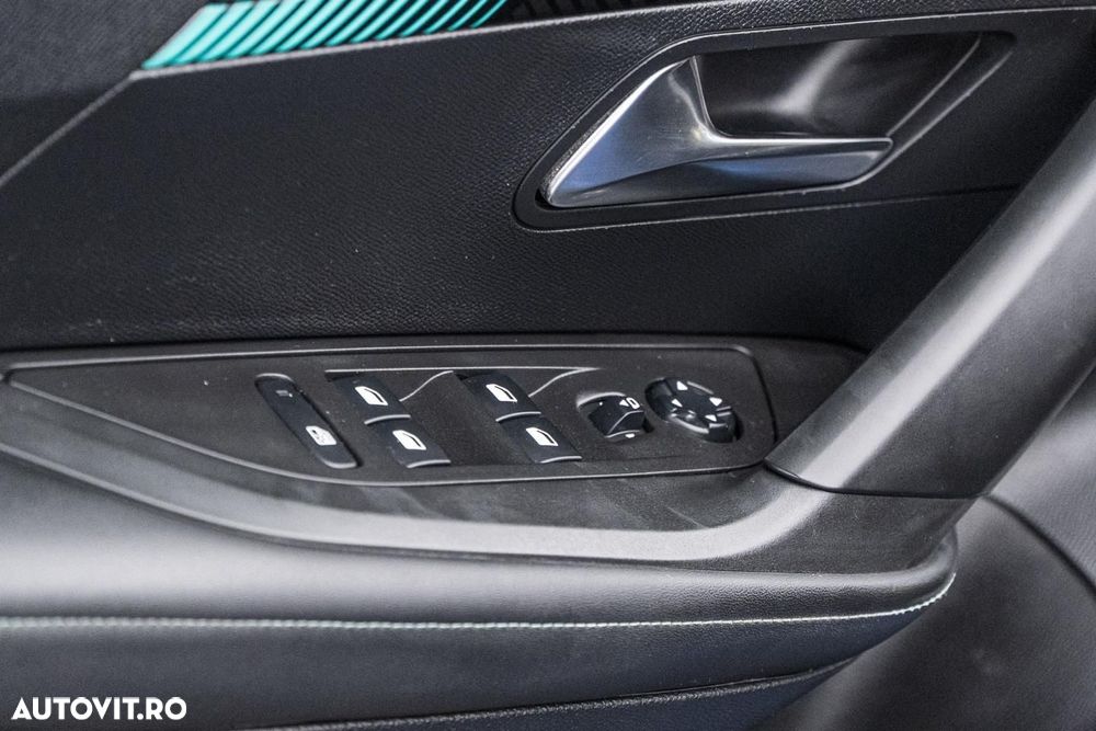 Peugeot 2008 PureTech 130 Allure Pack - 25