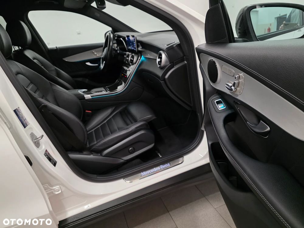 Mercedes-Benz GLC 300 de 4Matic 9G-TRONIC AMG Line Plus - 30