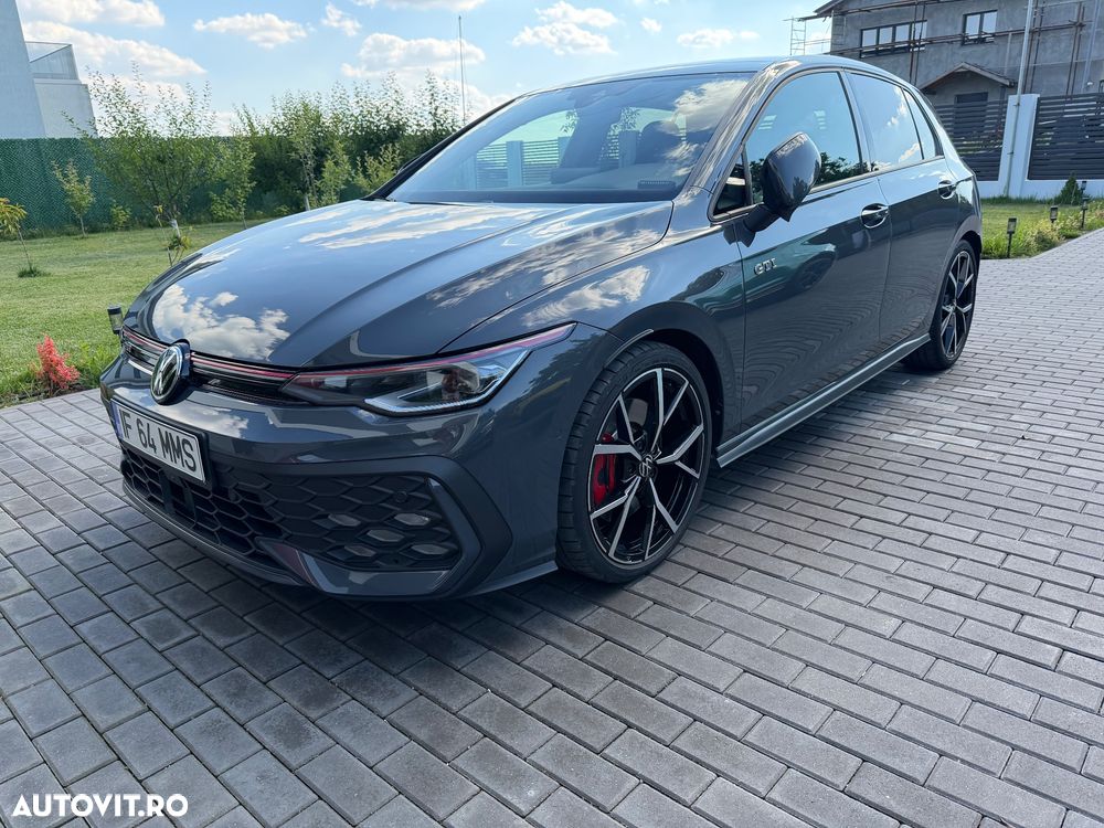 Volkswagen Golf - 1