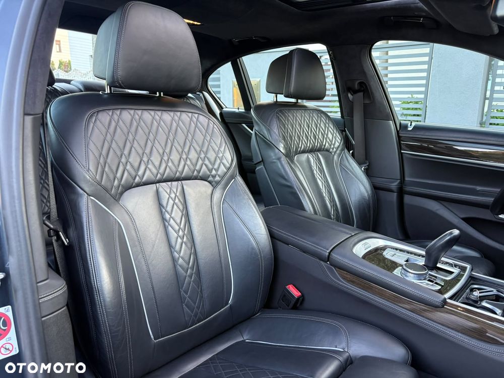 BMW Seria 7 740e iPerformance - 10