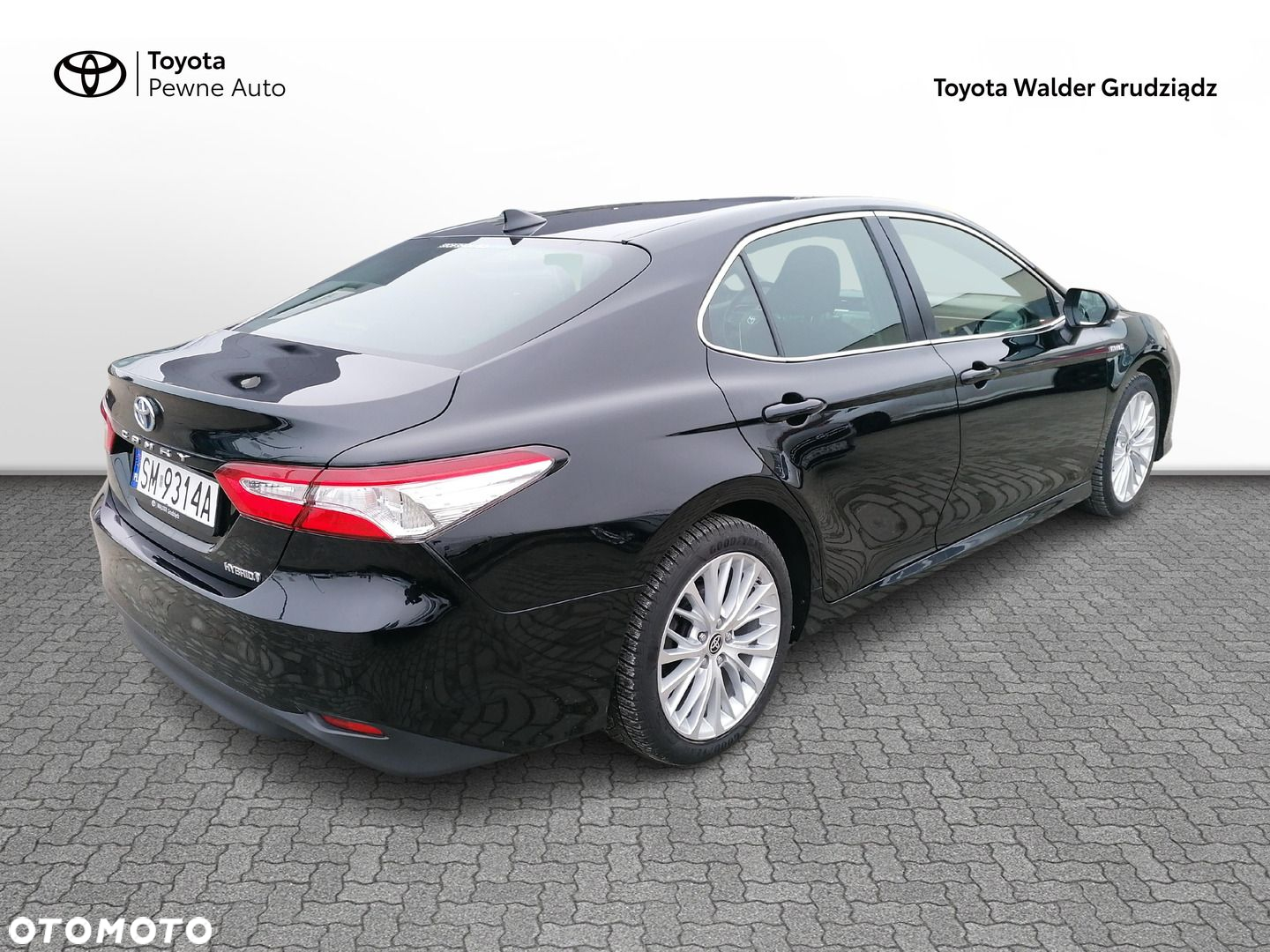 Toyota Camry - 4