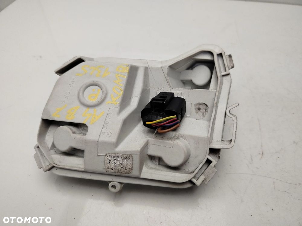 AUDI A4 B7 KOMBI WKŁAD GNIAZDO LAMPY PRAWY TYŁ 484062R - 4