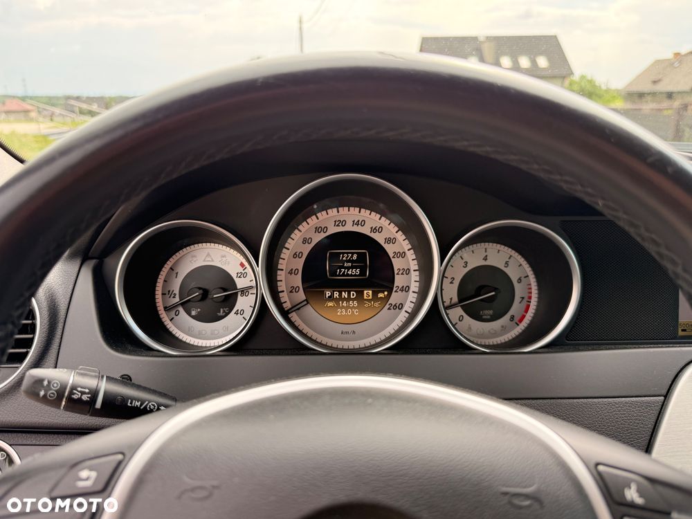 Mercedes-Benz Klasa C 250 (BlueEFFICIENCY) 7G-TRONIC Avantgarde - 32