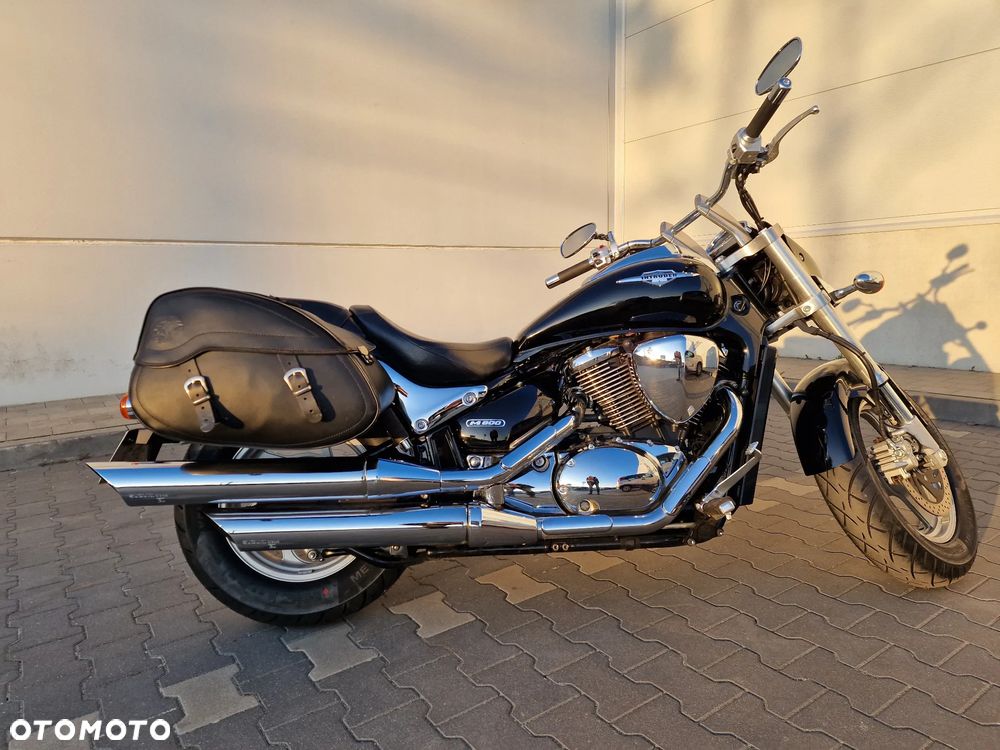 Suzuki Intruder - 13