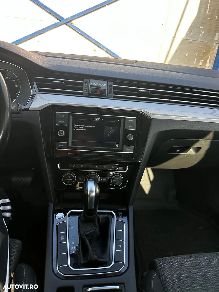 Volkswagen Passat 2.0 TDI DSG Trendline - 6