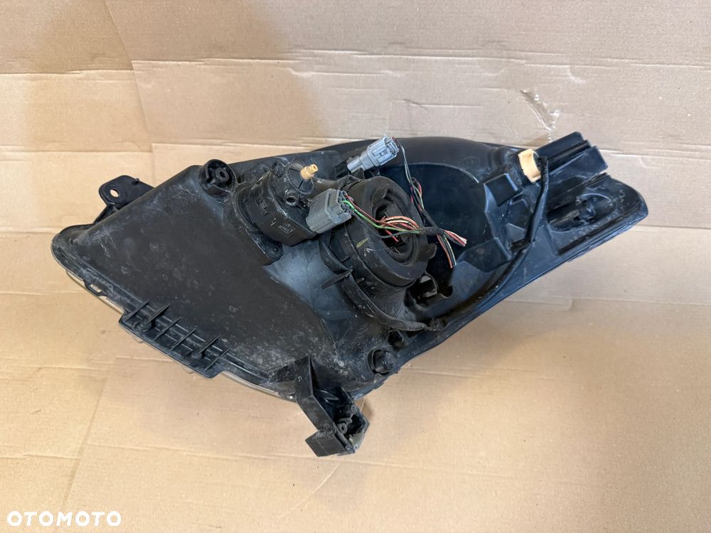Lampa prawa Suzuki Swift IV Mk6 2004-10 prawy przód - 2