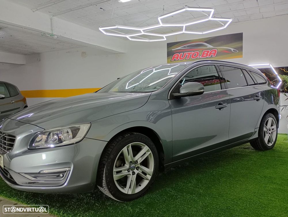 Volvo V60 2.0 D2 R-Design Momentum - 3