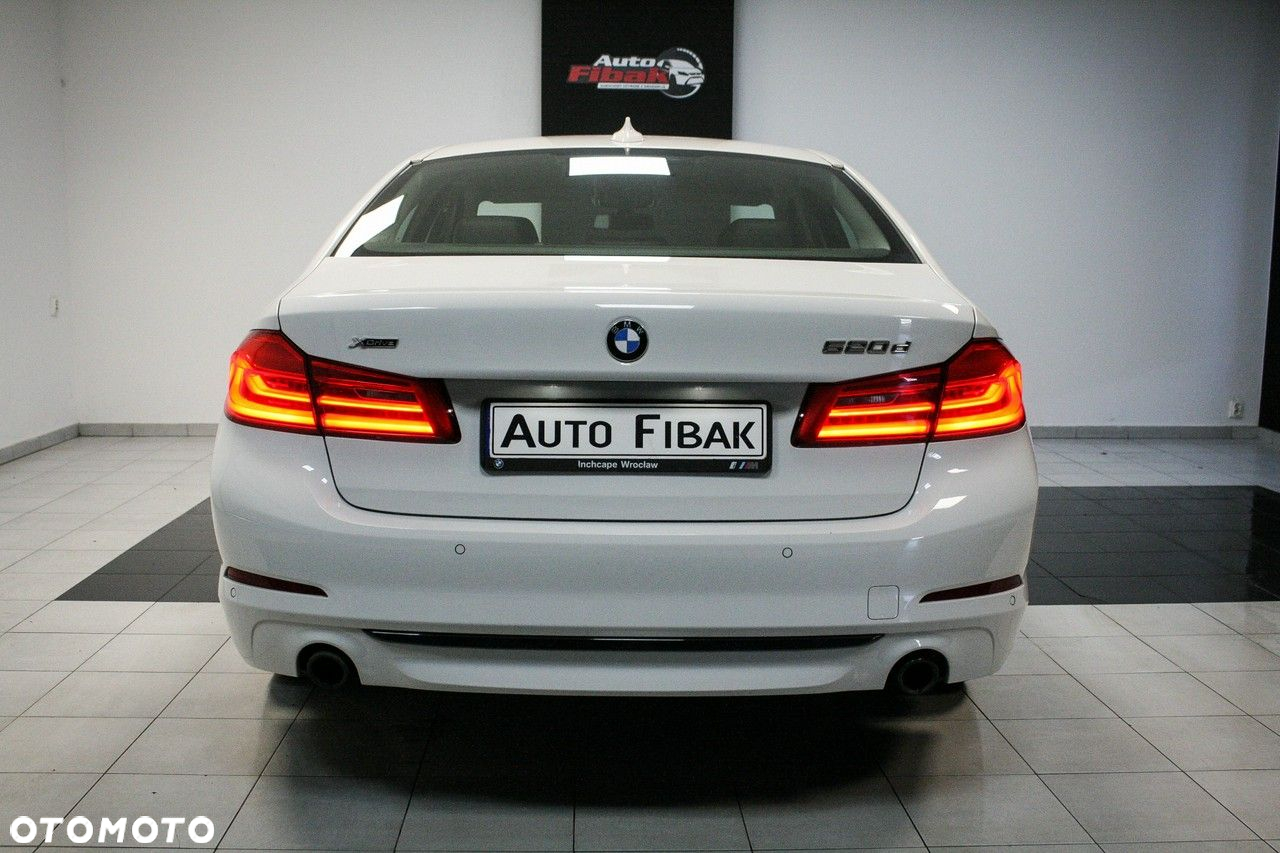 BMW Seria 5 520d xDrive Sport Line sport - 10