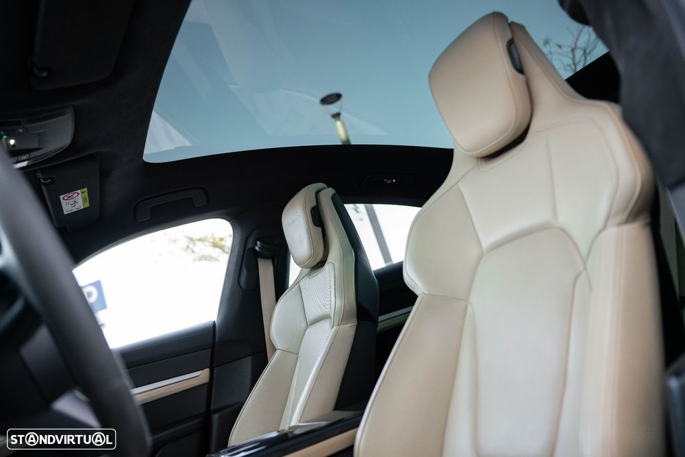 Porsche Taycan Turbo S - 40