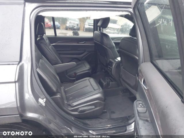 Jeep Grand Cherokee - 12