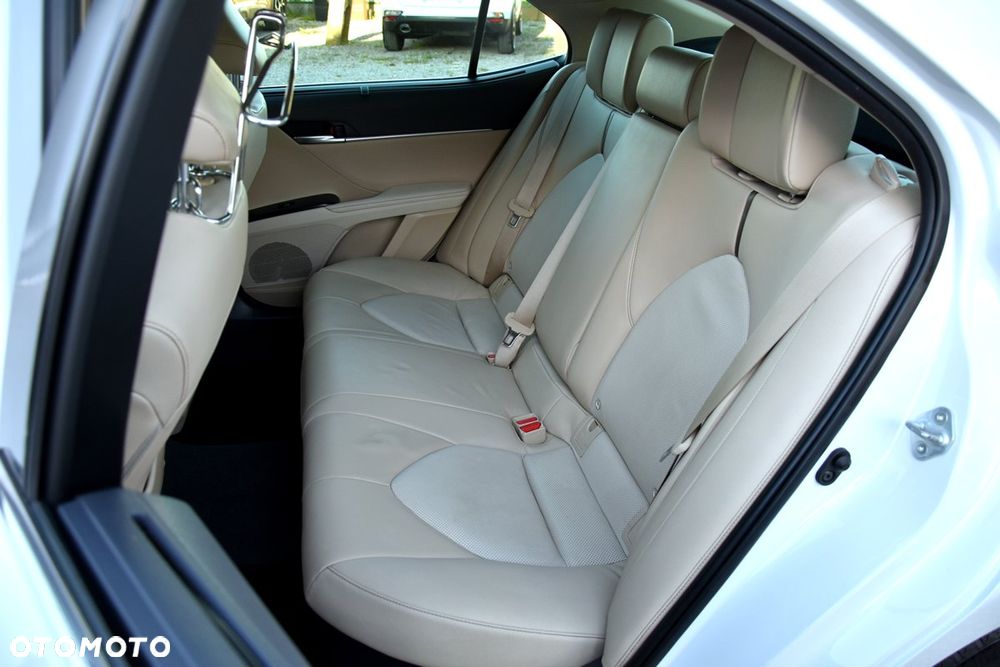 Toyota Camry 2.5 Hybrid Executive CVT - 16