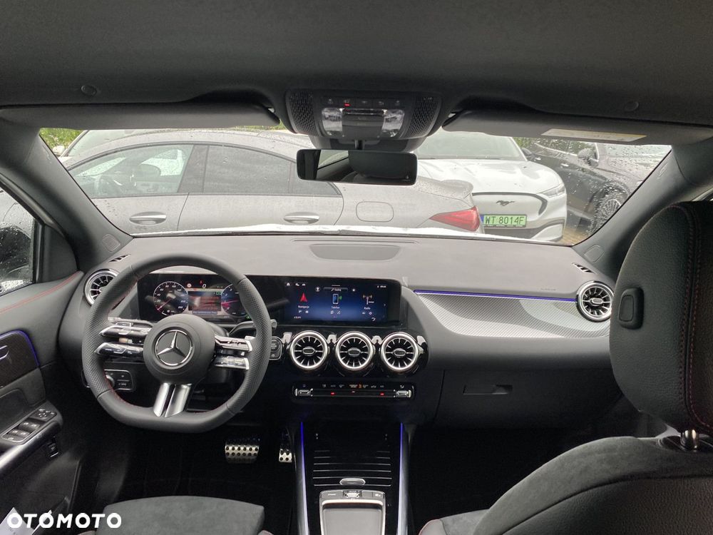 Mercedes-Benz GLA - 22